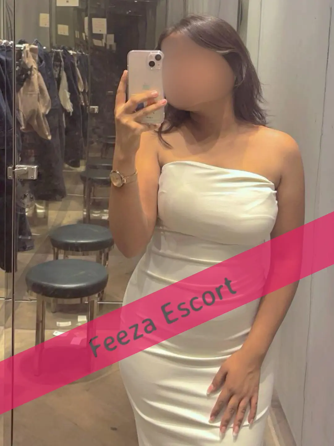 Anika, Mahipalpur hotel escort offering relaxing and premium companionship near airport